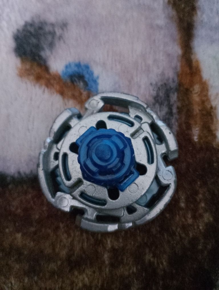 Vând beyblade Cyber pegasus metal fusion