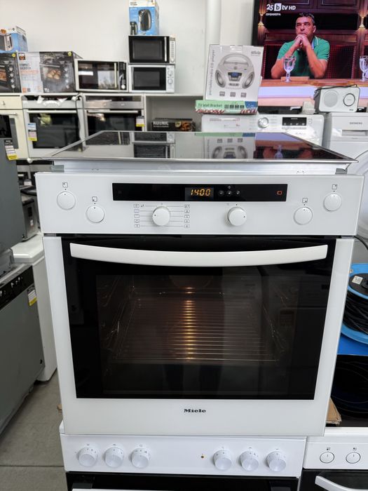 Фурна и плот за вграждане MIELE.