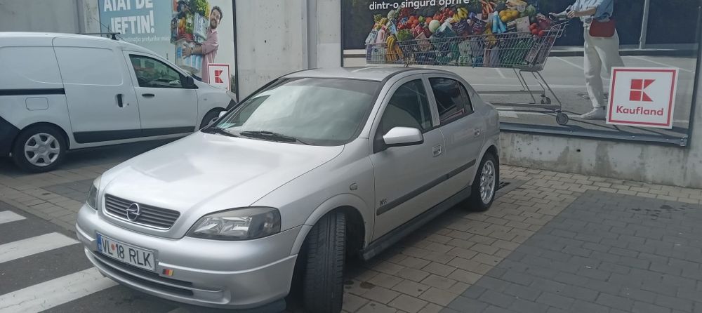 Opel Astra,motor 1600 benzina,an 2004