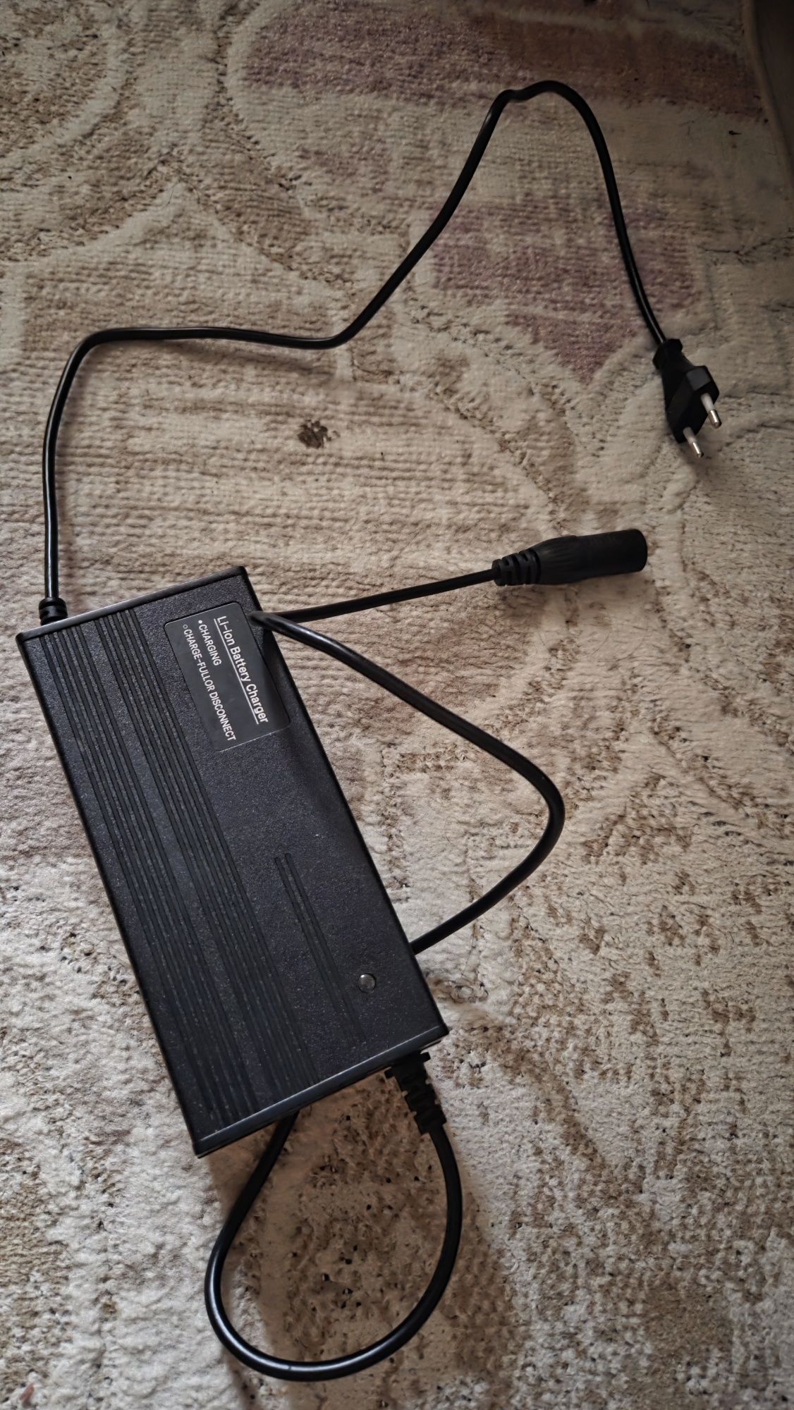 Блок питания зарядка для электоскутера 67.2V 3A