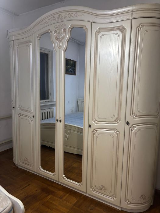 Продам спальный гарнитур