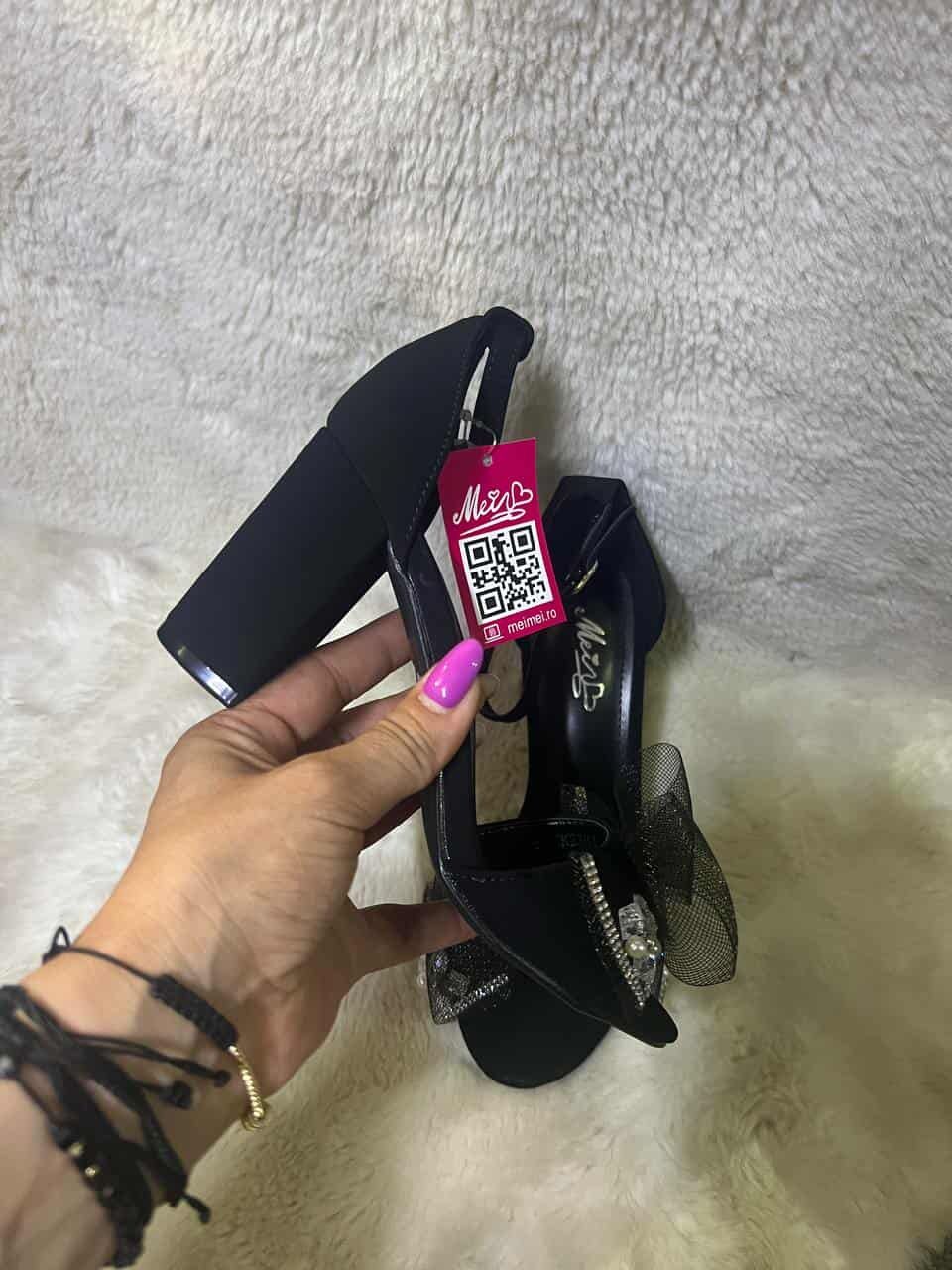 Sandale mărimi de la. 35 la 40