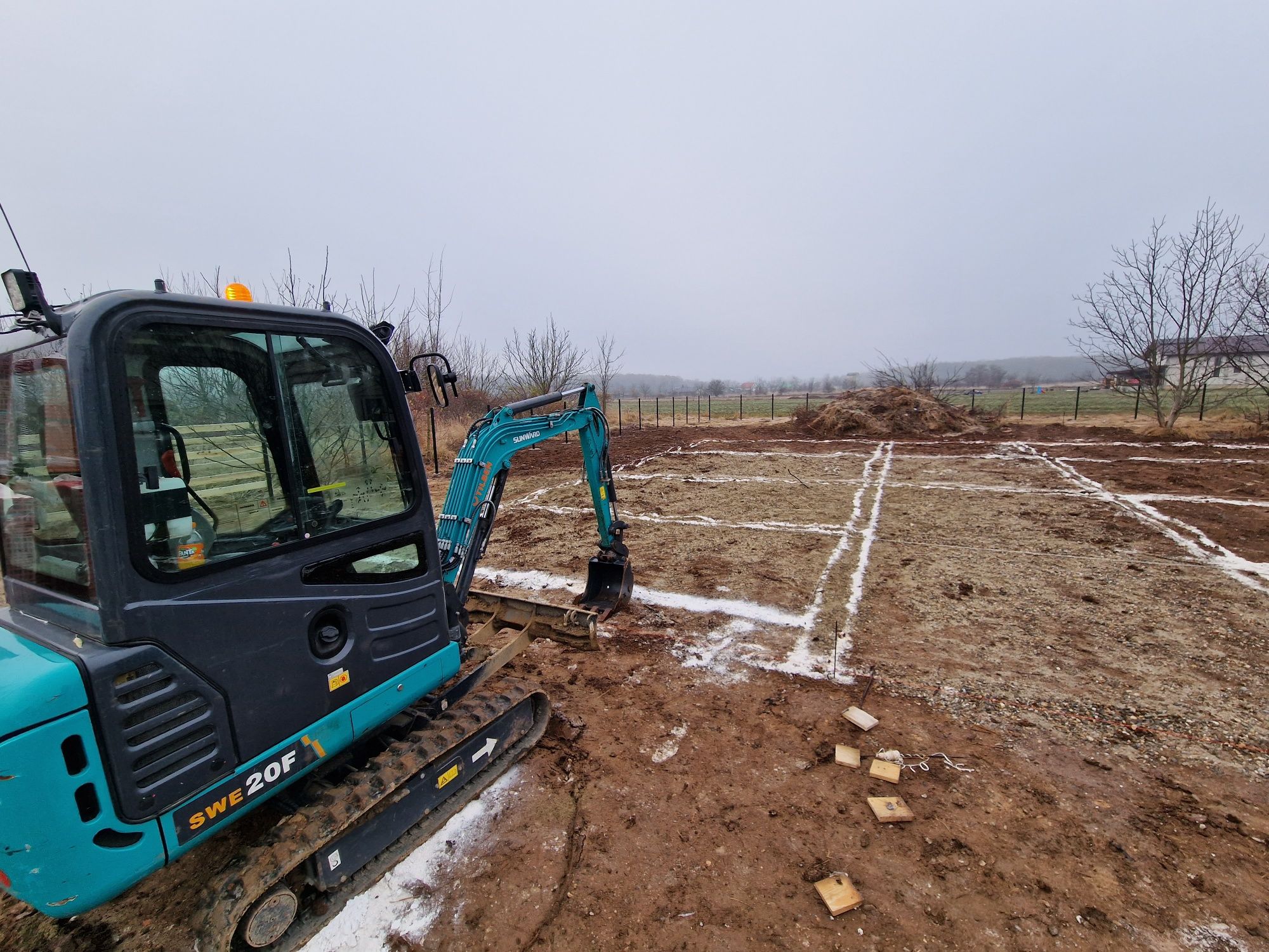 Miniexcavator de inchiriat fundatii, piscine, drenaje, canalizari