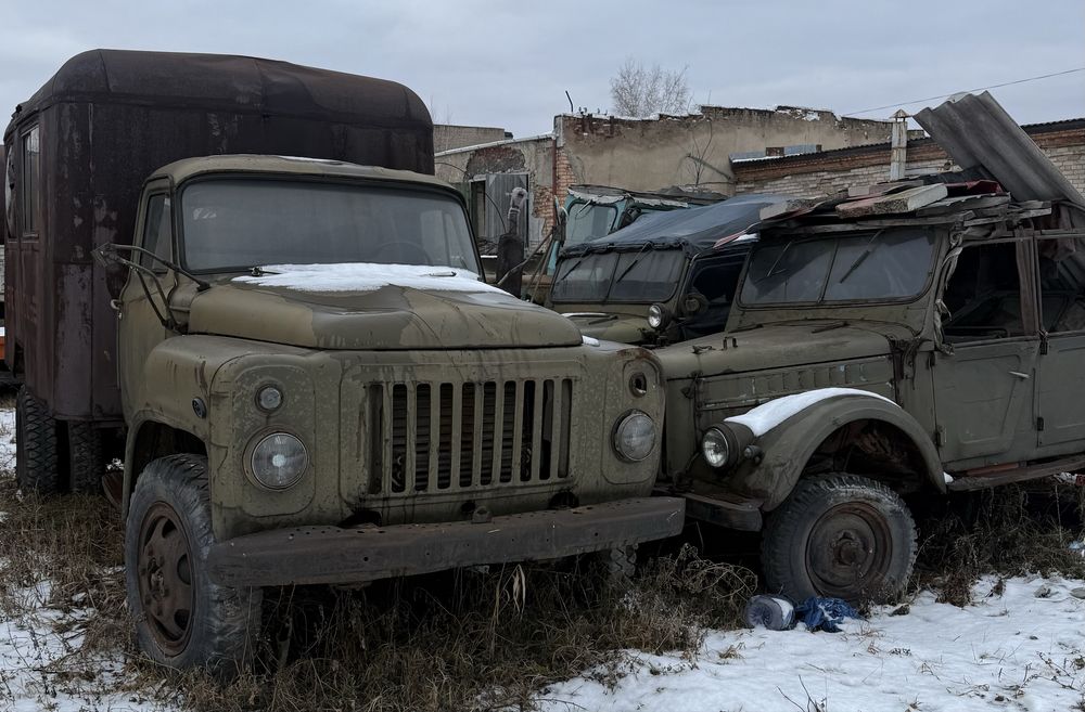 ГАЗ-53 и два ГАЗ-69-комплект для реставраторов и коллекционеров