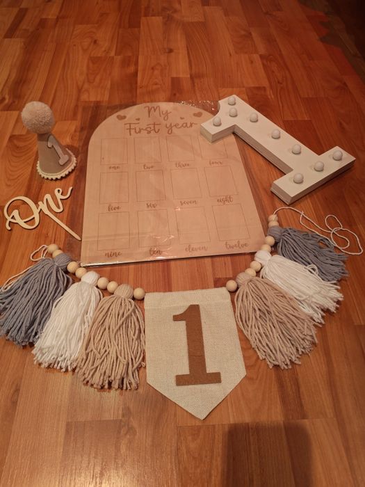 Vand set aniversar un an,si tablă  pentru  foto primul an,cifră