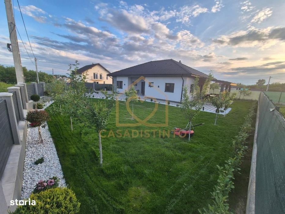 Casa pe nivel cu garaj si 6 ari teren in Sasar