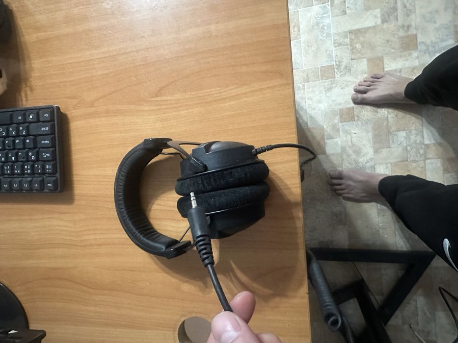 Клавиатура и наушники