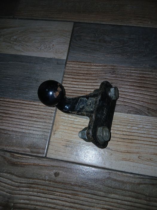 Cârlig auto impecabil