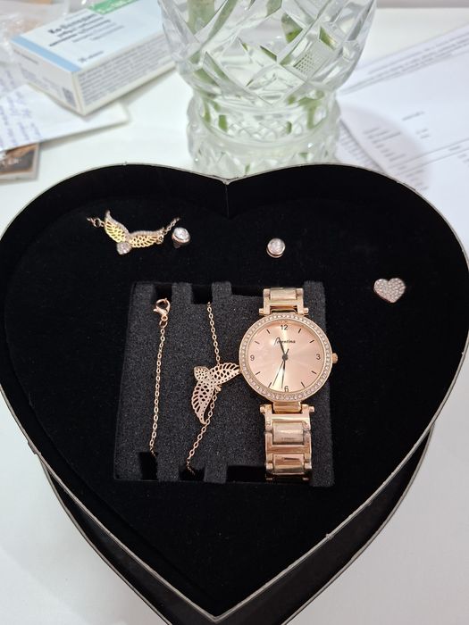 Подарочный набор  часы ,серги