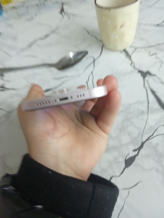 Vând iPhone 13 128 GB baterie 100