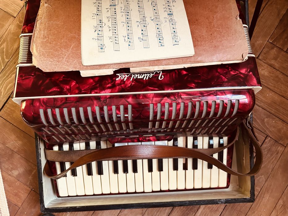 Продавам Акордеон 80 баса