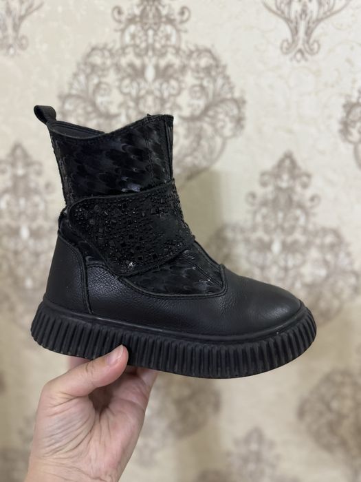 Продам детскую зимнюю обувь