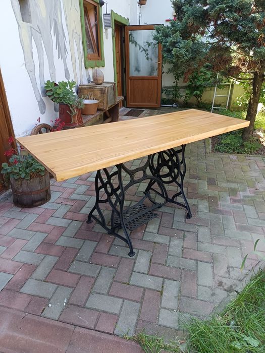 Masa living sau bucatarie - cadru mașină de cusut