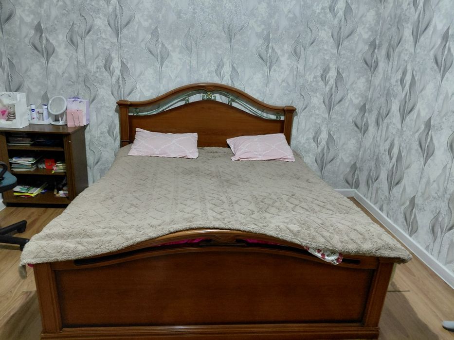 Прода спальню кровать в идеальном состоянии