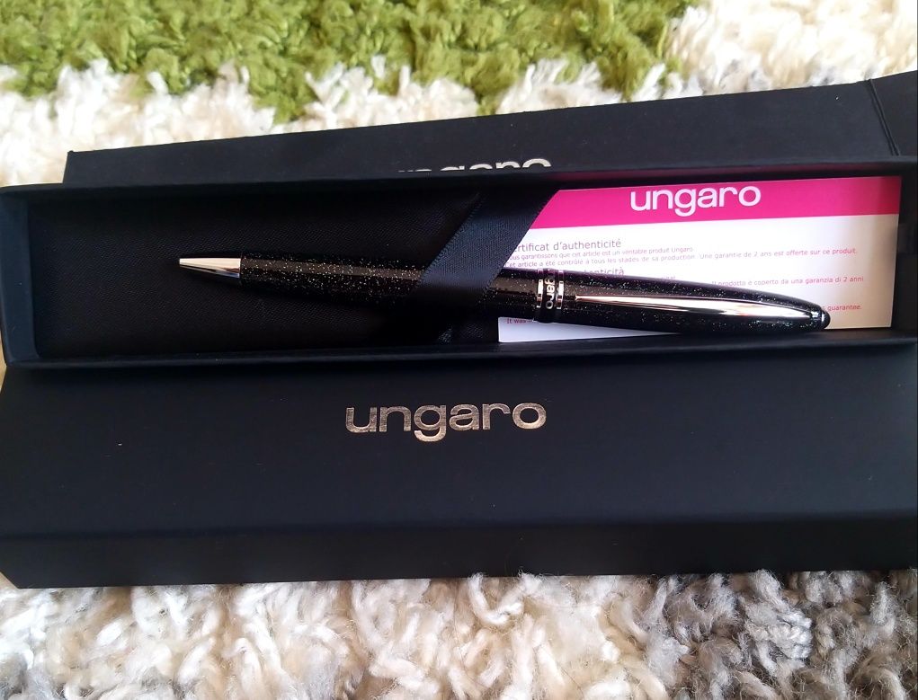 Химикалка Ungaro чисто нова