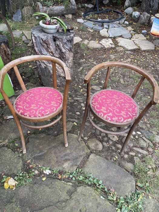 Scaune vintage cu spatar semirotund