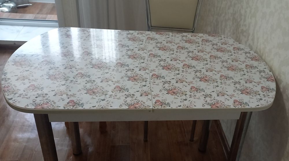 Продам стол срочно