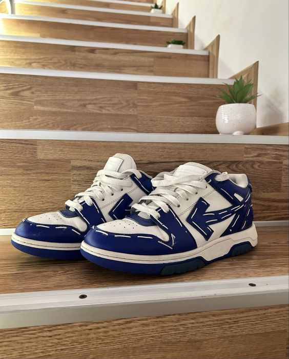 Vand off white out of office