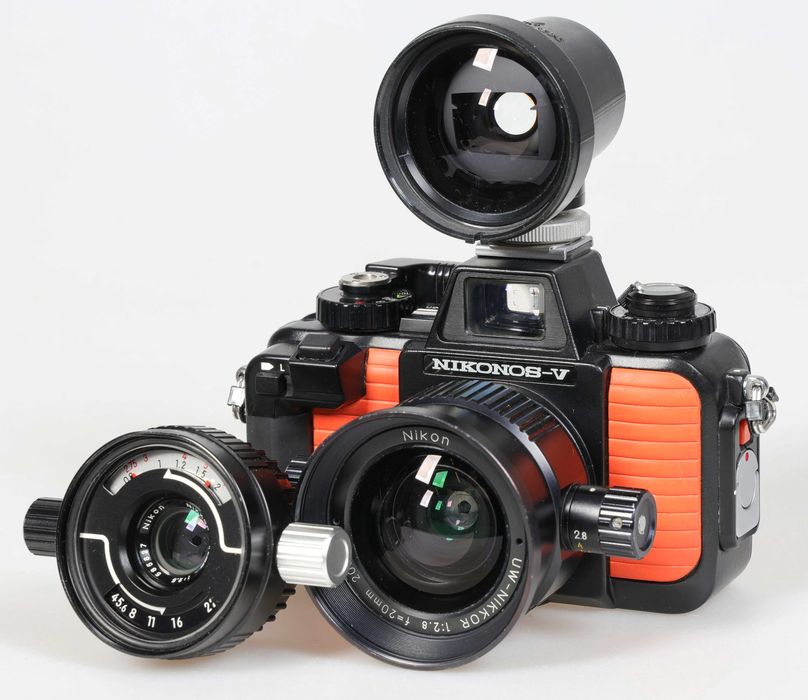Подводен филмов фотоапарат Nikonus V + обективи Nikkor 20mm и 35mm