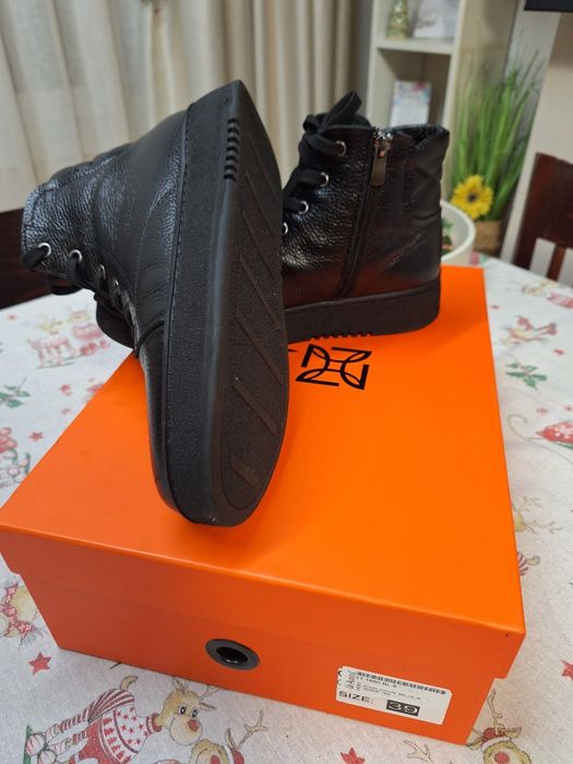 Дамски боти на Джани обували за час