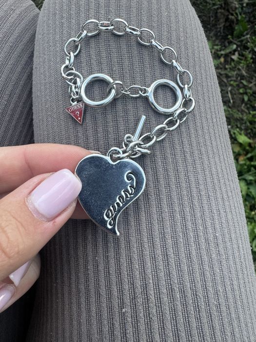 Сребърна гривна Guess