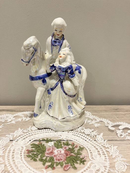 Статуя порцелан бяло и синьо