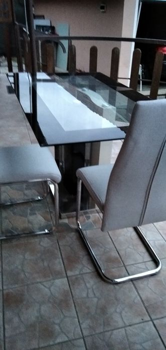 Masă de sticlă/6 scaune noi