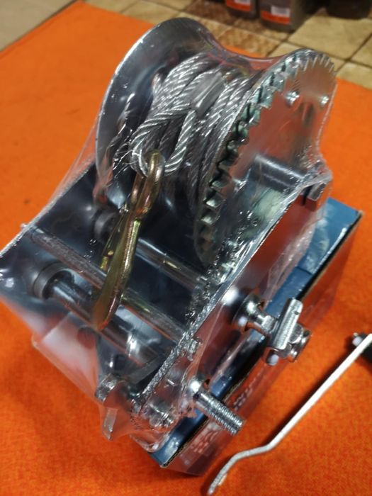 Troliu Manual 2500 kg 10 metri cablu.