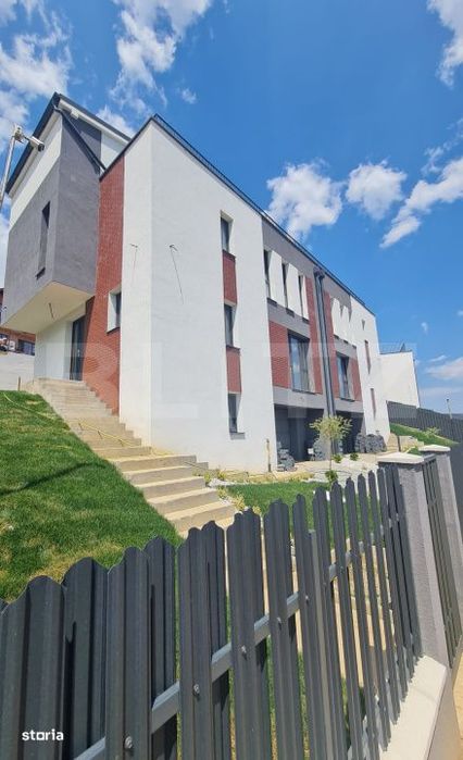 Casa de vanzare, cu 5 camere, 200 mp utili, 245 mp de teren, zona Teil