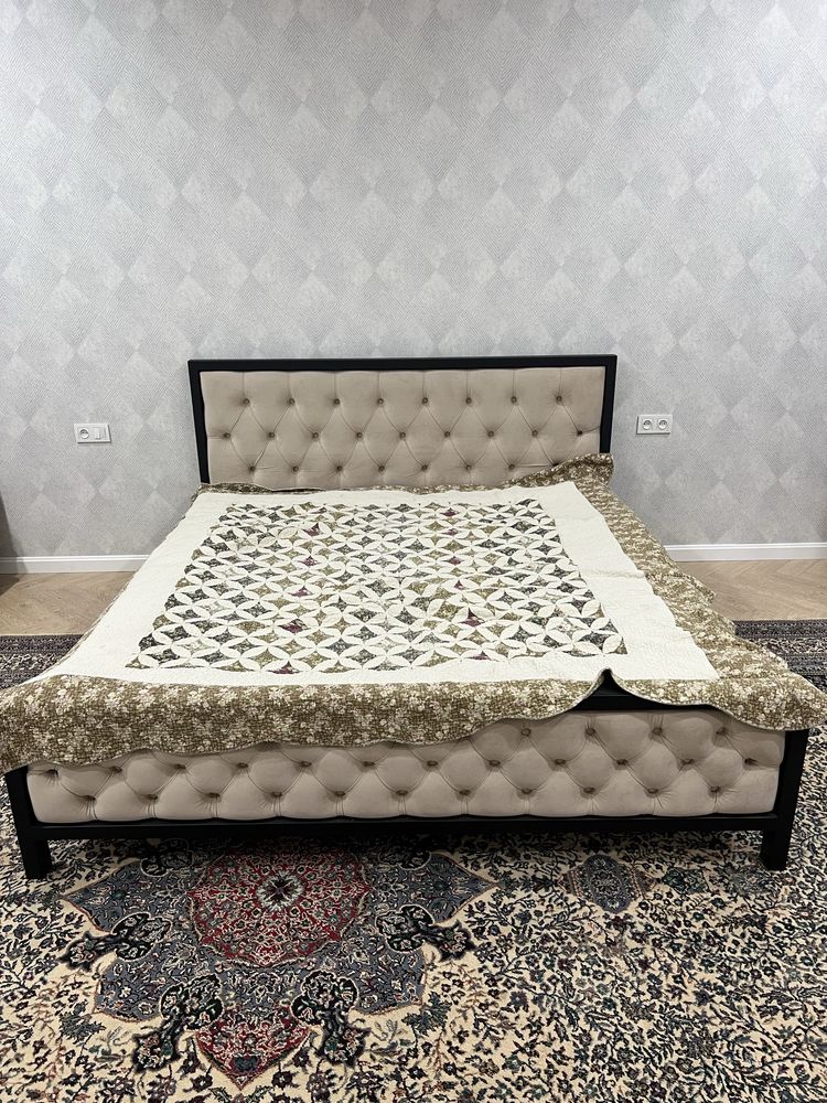 Продаю двуспальную кровать