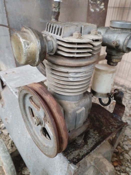 Vând compresor de tractor