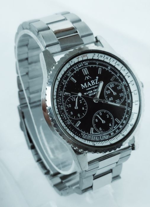 Ceas bărbătesc cu quartz, carcasă și curea din oțel inoxidabil.