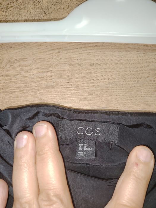 Fusta eleganta neagra