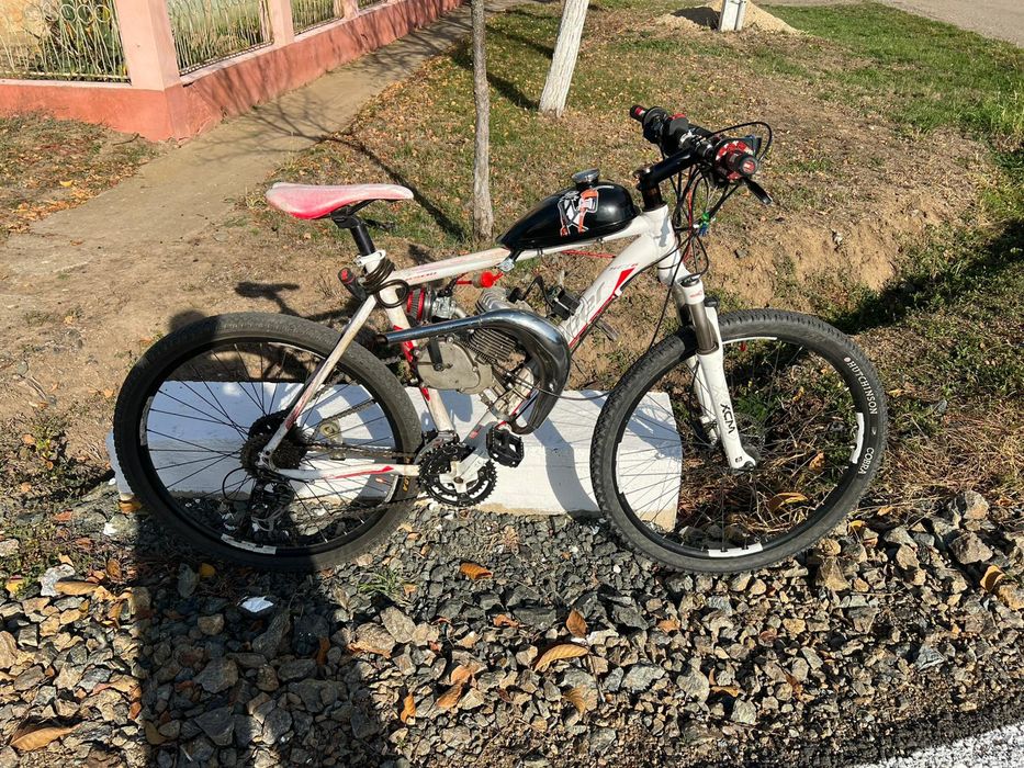 Vând bicicleta cu motor 80cc