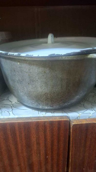 Kuylaklar va uy jihozlari sotiladi