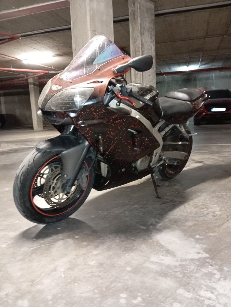 Kawasaki ZX6R на части