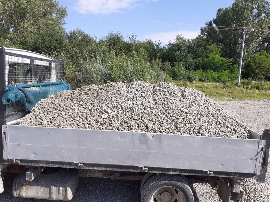 Nisip natural.Piatra,Balastru, Nisip fin,Piatra concasată