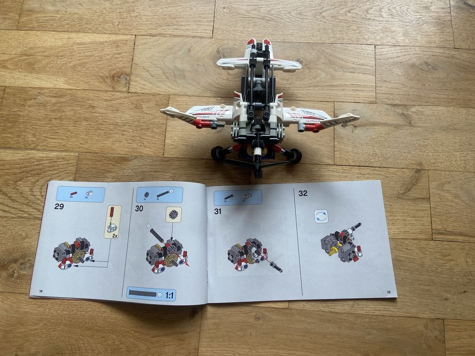 Lego Technic 42057 самолет