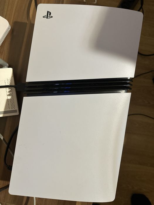 PlayStation 5 pro с 2 контролера
