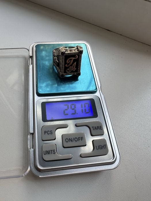 Продам серебряный перстень