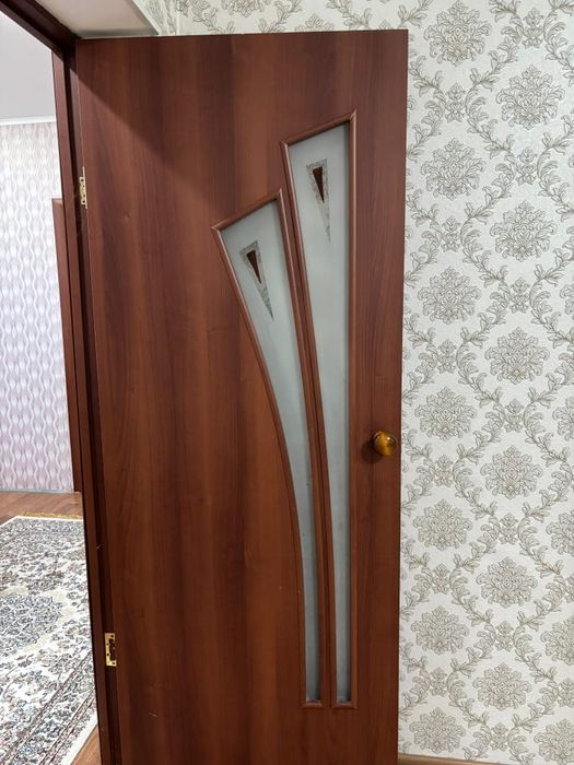 Дверь и линолеум