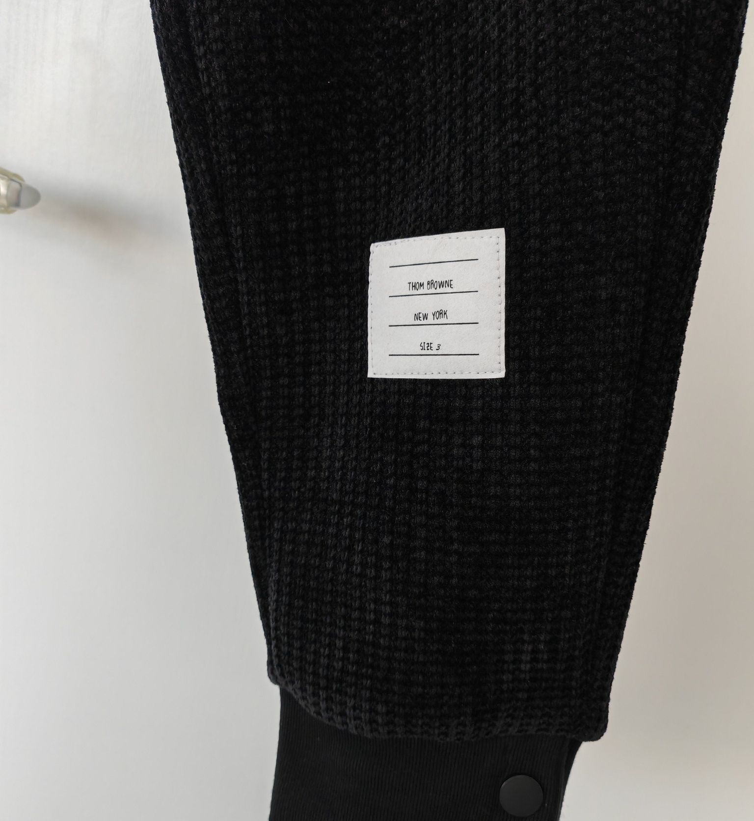 Vând pantaloni Thom Browne size 3