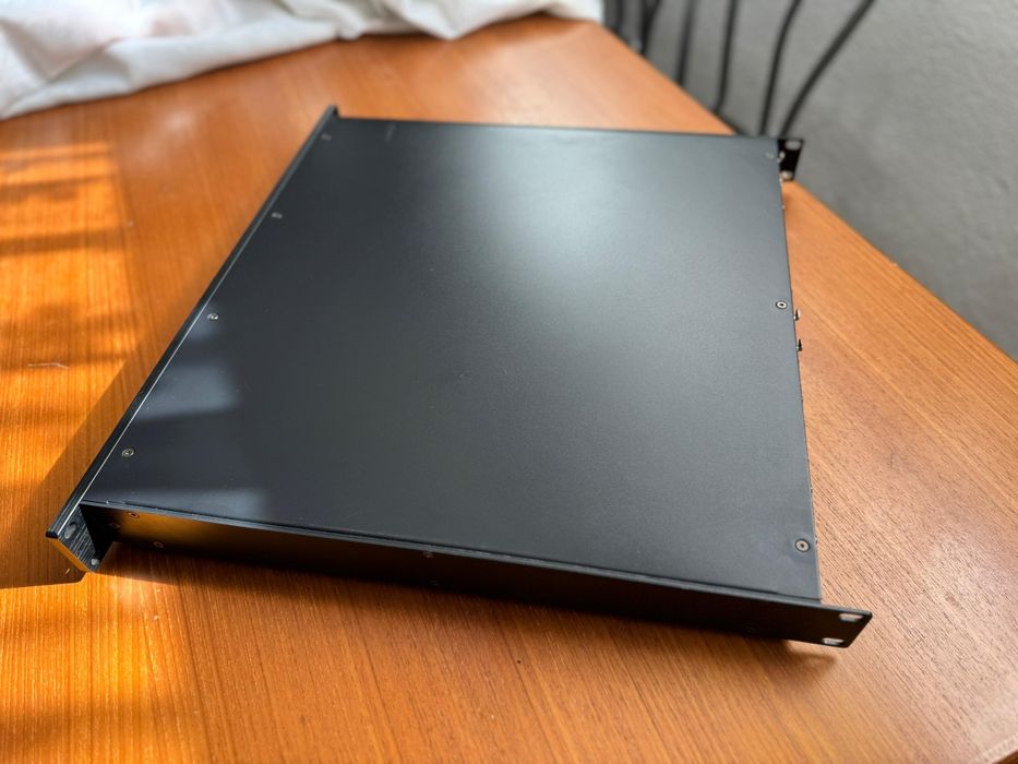 Vând amplificator Poweraudio q10
