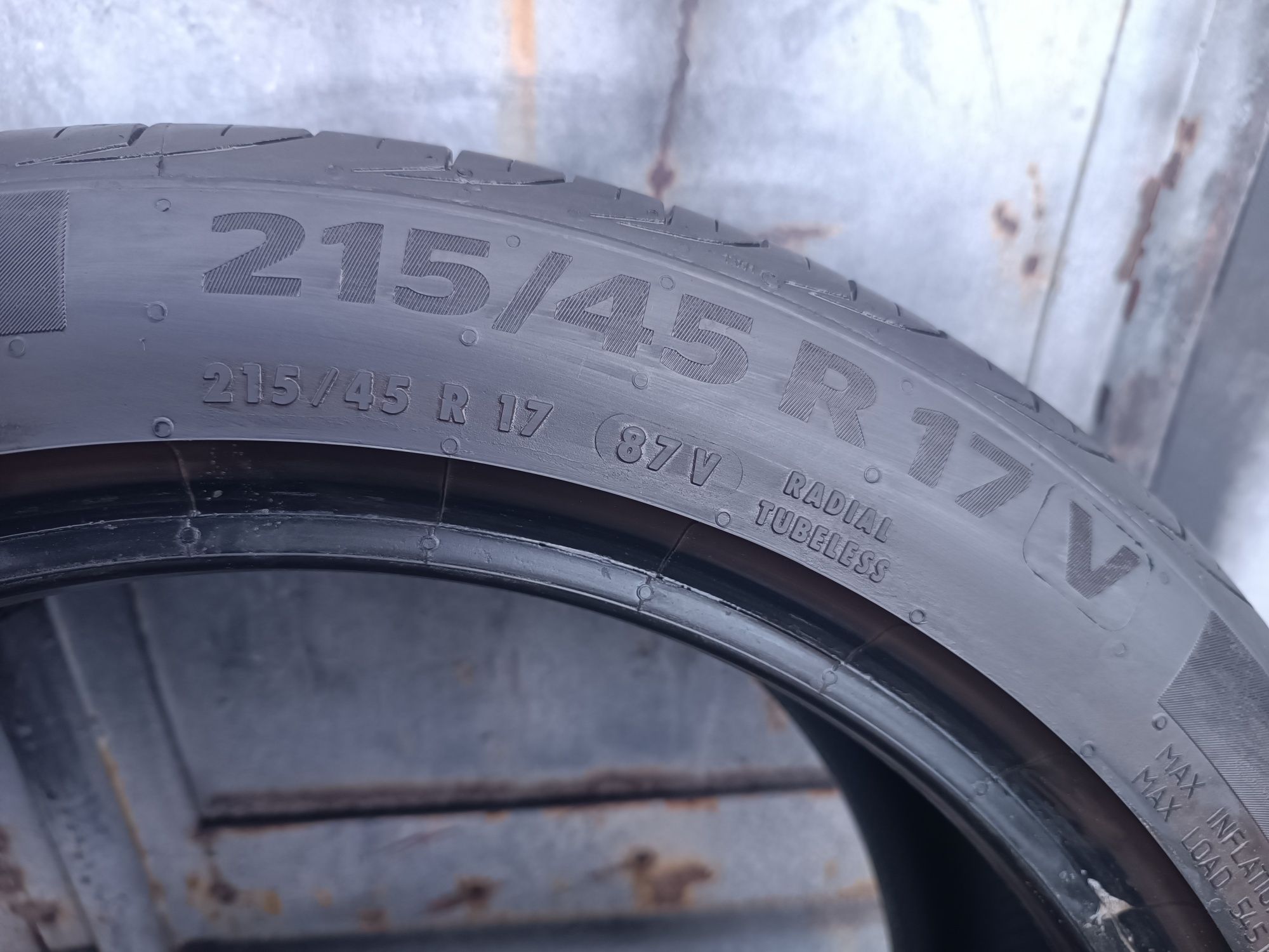 215/45/17 Contininental