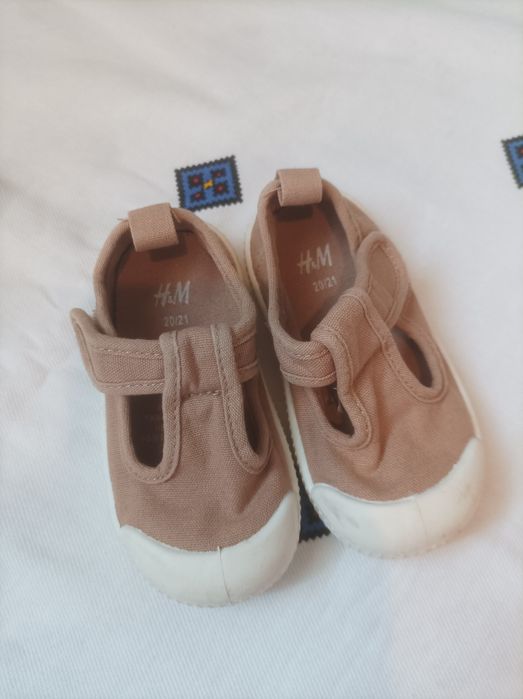 Vând încălțăminte pentru băieți,stare foarte buna mărimi între 20-22