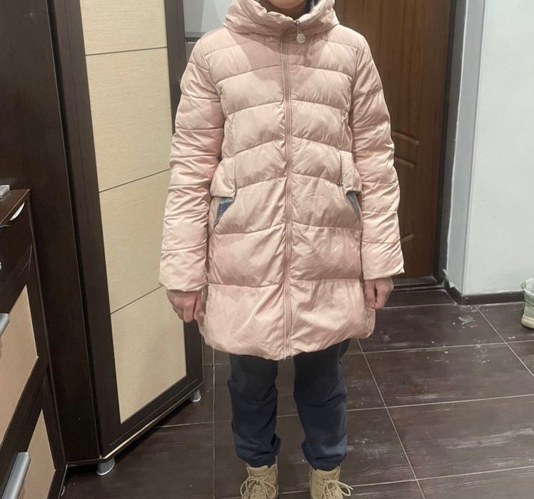 Продам пуховик на девочку 11-14 лет