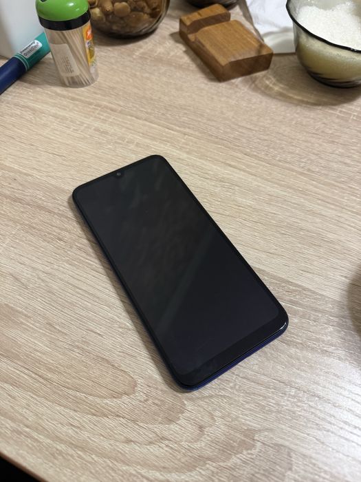 Продам Redmi телефон
