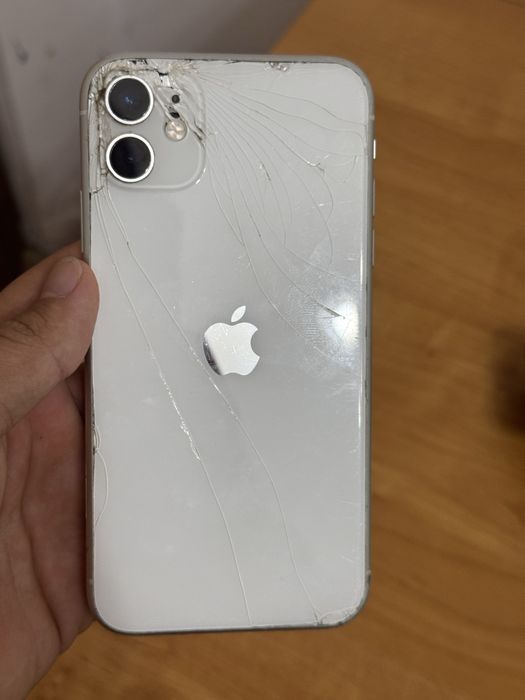 Айфон 11   В средним состоянии