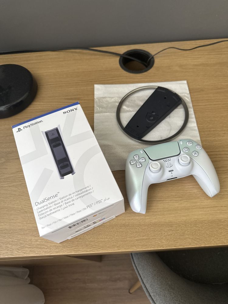Pachet complet PS5 – Controller, Stand și Stație de încărcare