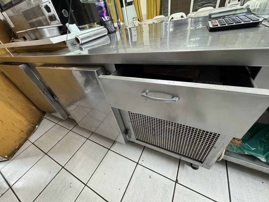 Хладилна витрина и бен мари